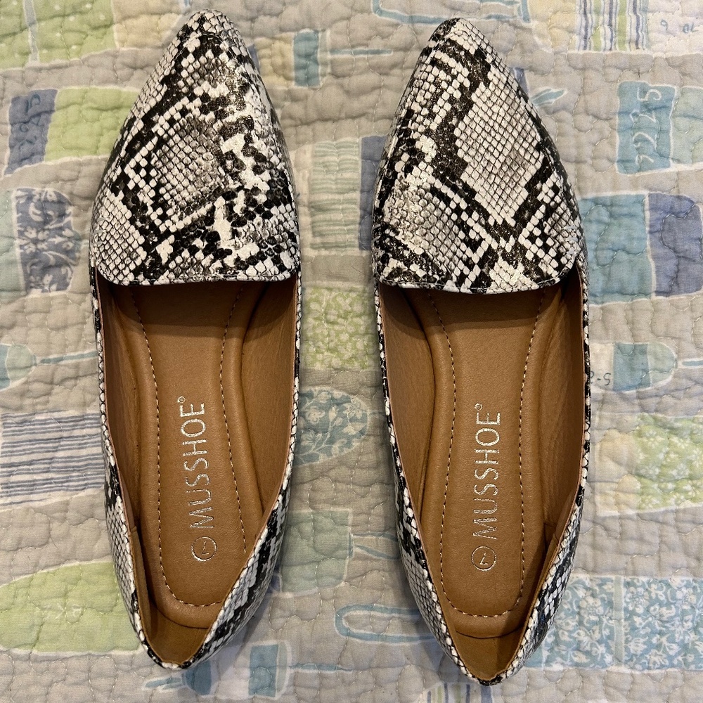 💰FINAL PRICE DROP💰Like new Musshoe snake print women’s/ladies flats